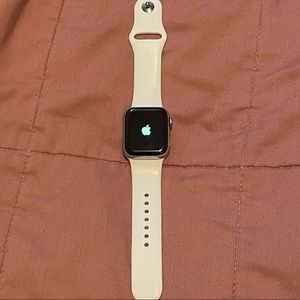 Apple Watch Series 5 40mm GPS/Cellular Capable